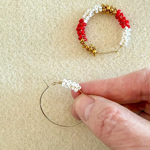 Margot Potter's Wrap It Up Earrings - , Contemporary Wire Jewelry, Wire Wrapping, Wrapping, Wire Wrapping Jewelry, Beads, You should end up with about four to five wraps.